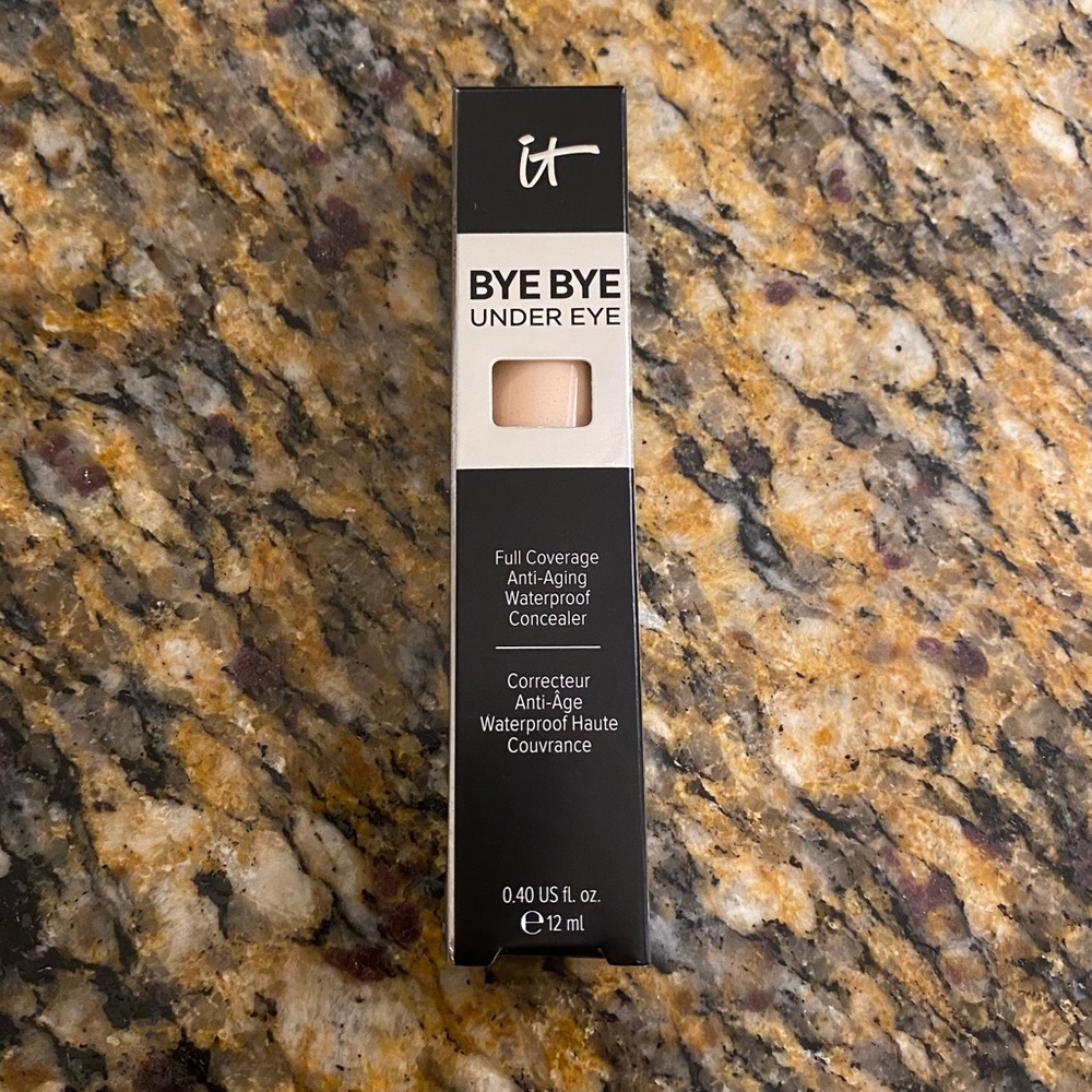 It Bye Bye Undereye Waterproof Concealer Light